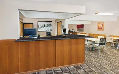 Photo 3 - Super 8 by Wyndham Muscatine
