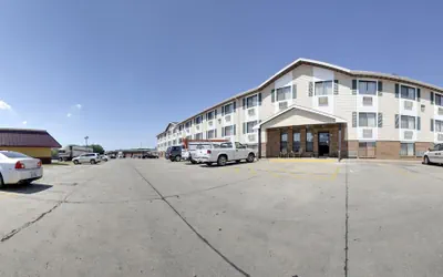Super 8 by Wyndham Manhattan KS