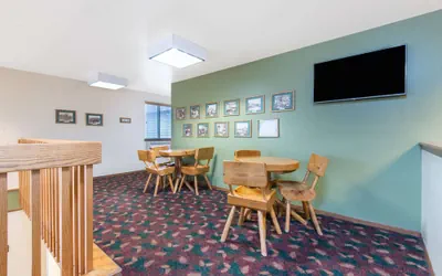 Photo 3 - Super 8 by Wyndham Buffalo