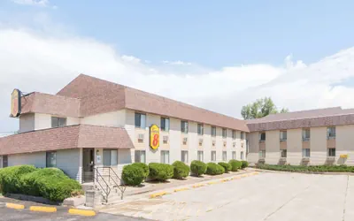 Photo 2 - Super 8 by Wyndham Buffalo