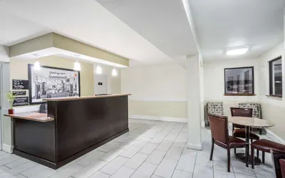 Photo 3 - Super 8 by Wyndham Dandridge
