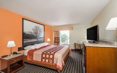 Photo 4 - Super 8 by Wyndham Dandridge