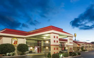 Photo 2 - Super 8 by Wyndham Tifton