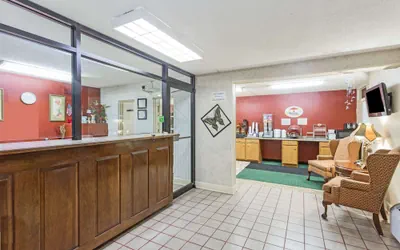 Photo 3 - Super 8 by Wyndham Tifton