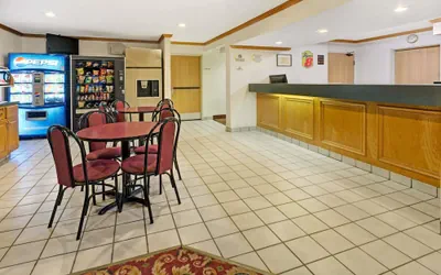 Photo 2 - Super 8 by Wyndham Canonsburg/Pittsburgh Area