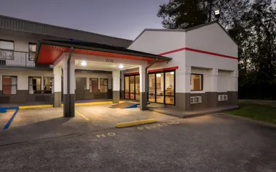 Photo 2 - Super 8 by Wyndham Gadsden AL
