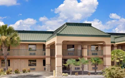 Photo 2 - Super 8 by Wyndham Byron/South Macon