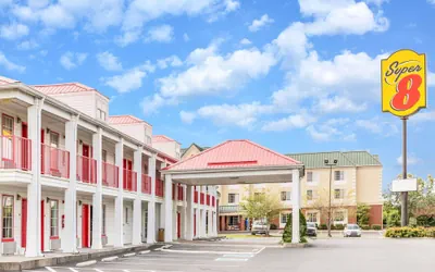 Photo 2 - Super 8 by Wyndham Clinton TN