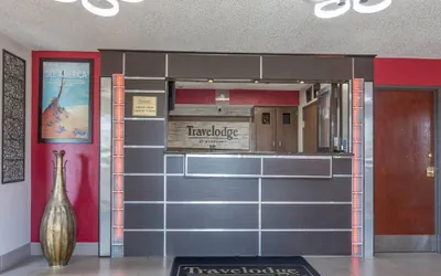 Photo 2 - Travelodge by Wyndham Muskegon