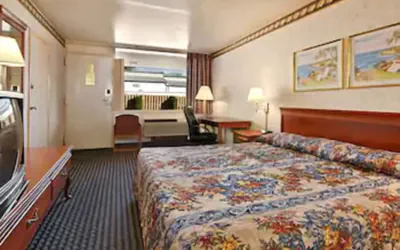 Photo 4 - Ramada by Wyndham Baltimore West