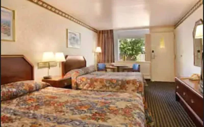 Photo 3 - Ramada by Wyndham Baltimore West