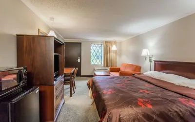 Photo 3 - Knights Inn Farmington Hill