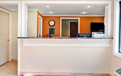 Photo 3 - Knights Inn Sterling Heights