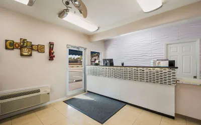 Photo 3 - SureStay Hotel by Best Western Sarasota Lido Beach