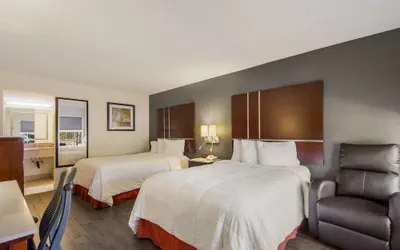Photo 4 - SureStay Hotel by Best Western Sarasota Lido Beach