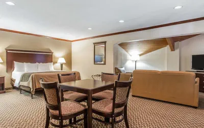 Photo 4 - Quality Inn Macomb near University Area