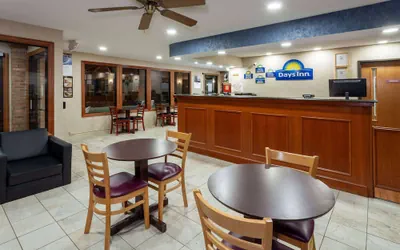 Photo 3 - Days Inn by Wyndham Wooster