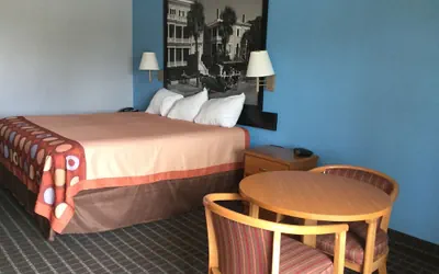 Photo 5 - Super 8 by Wyndham Walterboro