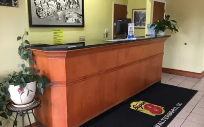 Photo 3 - Super 8 by Wyndham Walterboro