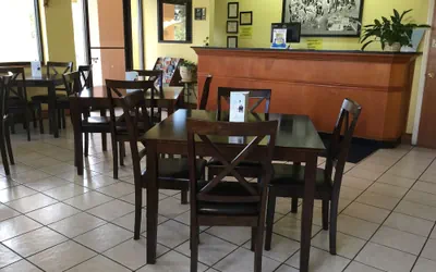 Photo 4 - Super 8 by Wyndham Walterboro