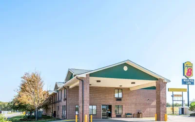 Photo 2 - Super 8 by Wyndham Salina I-70