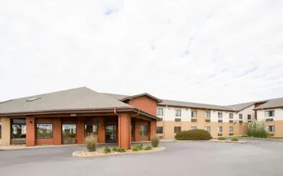 Photo 2 - AmericInn by Wyndham Mount Pleasant