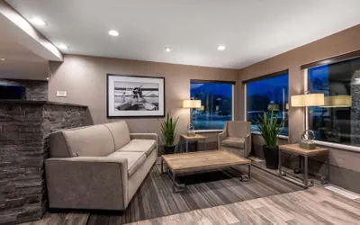 Photo 3 - La Quinta Inn & Suites by Wyndham Anchorage Airport