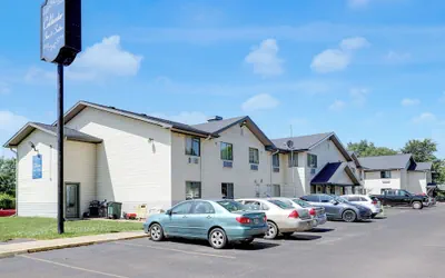 Photo 2 - Coldwater Inn & Suites near I 69