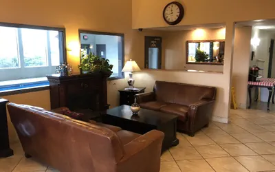 Photo 5 - Super 8 by Wyndham Kennewick