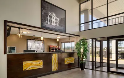 Photo 4 - Super 8 by Wyndham Ocean Springs Biloxi