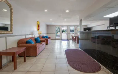 Photo 2 - Super 8 by Wyndham College Station