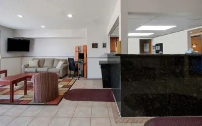 Photo 3 - Super 8 by Wyndham College Station