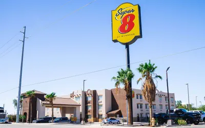 Photo 2 - Super 8 by Wyndham Yuma