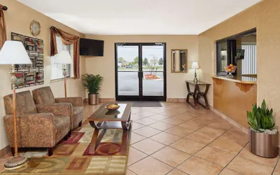 Photo 3 - Super 8 by Wyndham Greenville