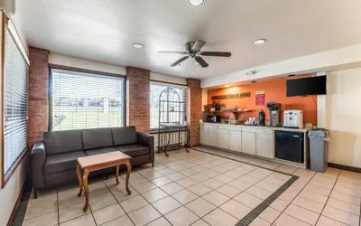 Photo 4 - Econo Lodge Inn & Suites Mckinney - Plano North