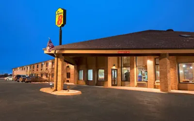 Photo 2 - Super 8 by Wyndham Green Bay I-43 Bus. Park