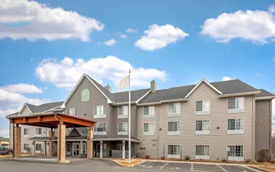 Photo 2 - Country Inn & Suites by Radisson, West Bend, WI