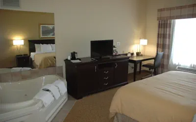 Photo 5 - Country Inn & Suites by Radisson, West Bend, WI