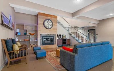 Photo 4 - Country Inn & Suites by Radisson, West Bend, WI