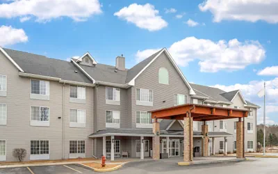 Country Inn & Suites by Radisson, West Bend, WI