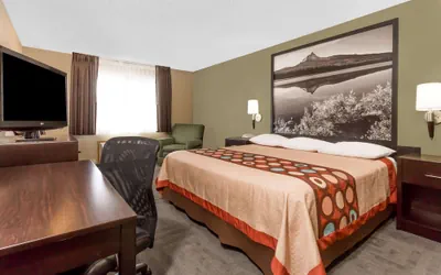 Photo 2 - Super 8 by Wyndham LaGrande