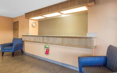 Photo 4 - Super 8 by Wyndham LaGrande