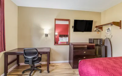 Photo 5 - Econo Lodge Shelbyville