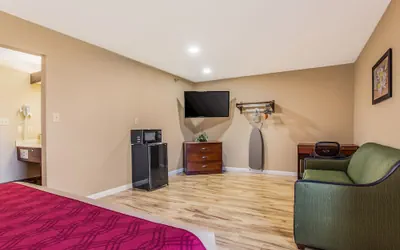 Photo 4 - Econo Lodge Shelbyville