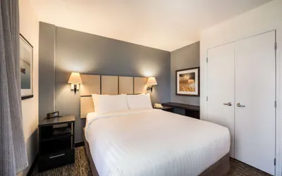Photo 4 - Sonesta Simply Suites Garden Grove Anaheim
