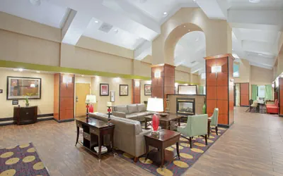 Photo 4 - Hampton Inn & Suites Kansas City-Merriam