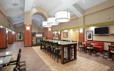 Photo 3 - Hampton Inn & Suites Kansas City-Merriam