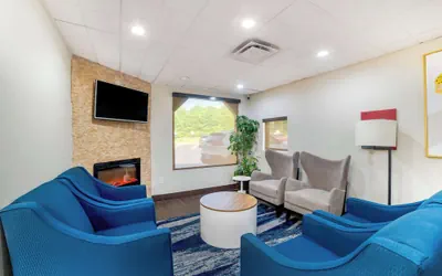 Photo 3 - Comfort Inn Asheville Airport