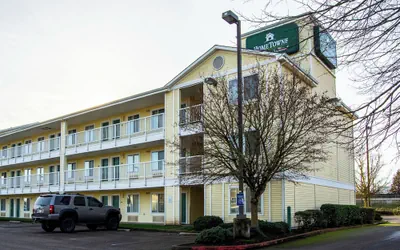 Photo 2 - HomeTowne Studios by Red Roof Salem, OR