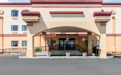 Photo 2 - Econo Lodge Carlisle Central